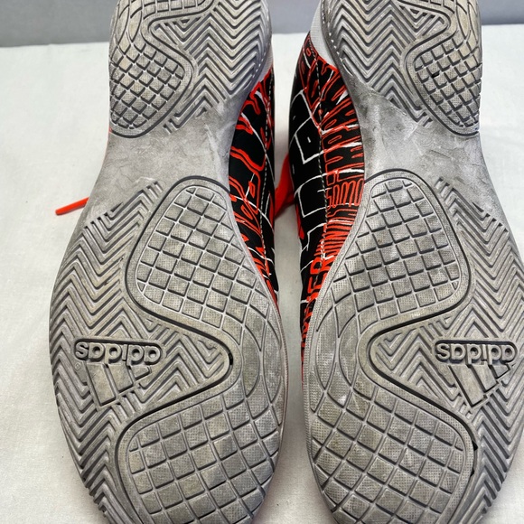 Children’s Adidas soccer shoes. Size 4.5. NOT cleats. EUC - Picture 5 of 6